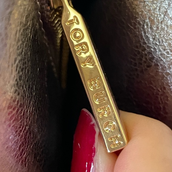 Tory Burch Silver Purse or Clutch with Embossed Logo - Picture 4 of 4